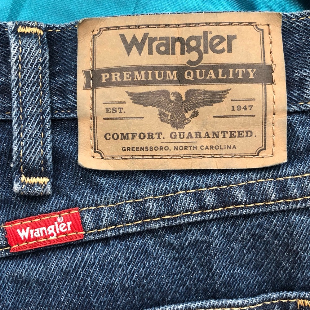 Mens Wrangler Relaxed Fit Blue Jeans Sz 34x30 Brand New NWOT 109760WDR Dark Blue